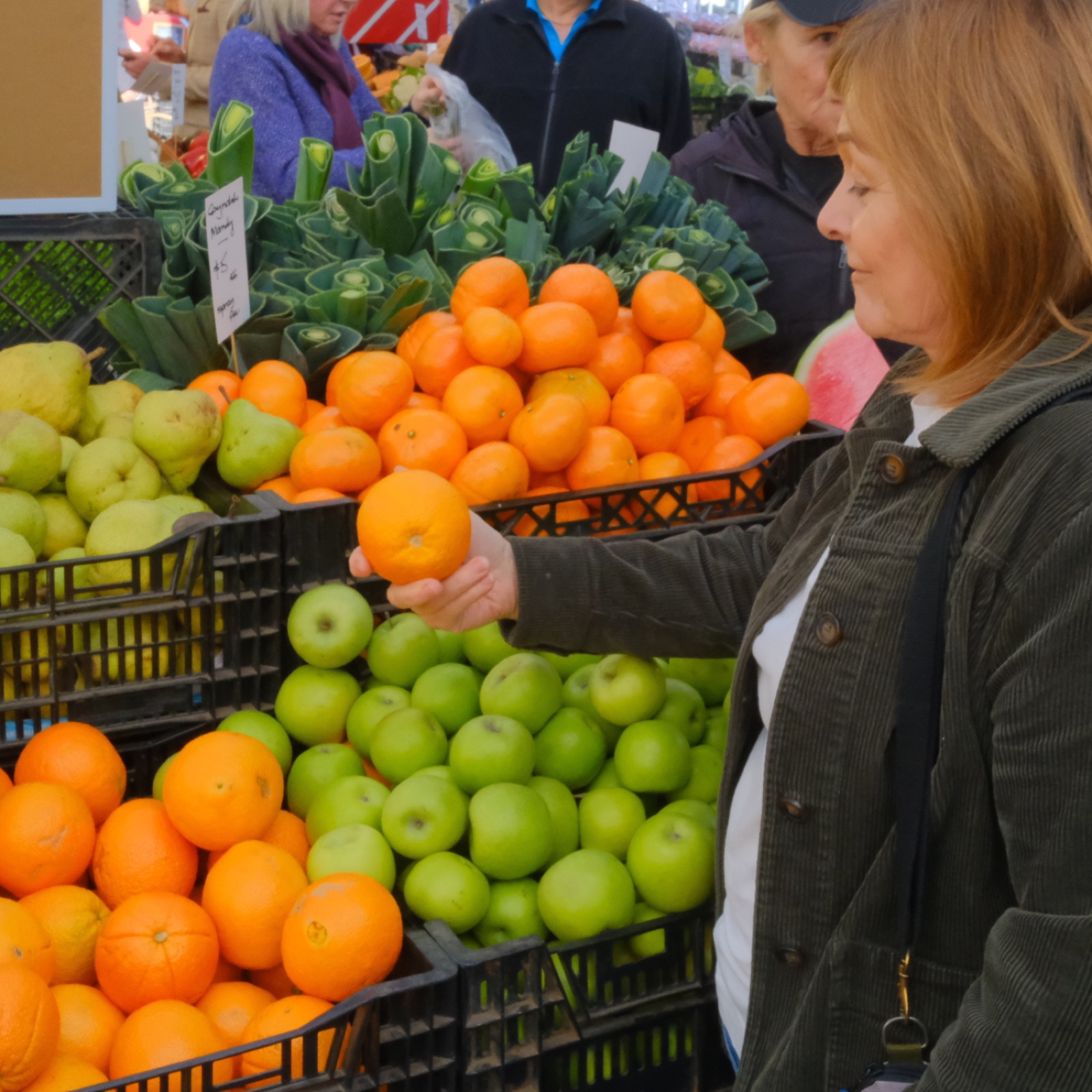 Dorelle Thompson, Brisbane dietitian, holding fresh fruit, weight management and metabolic health support